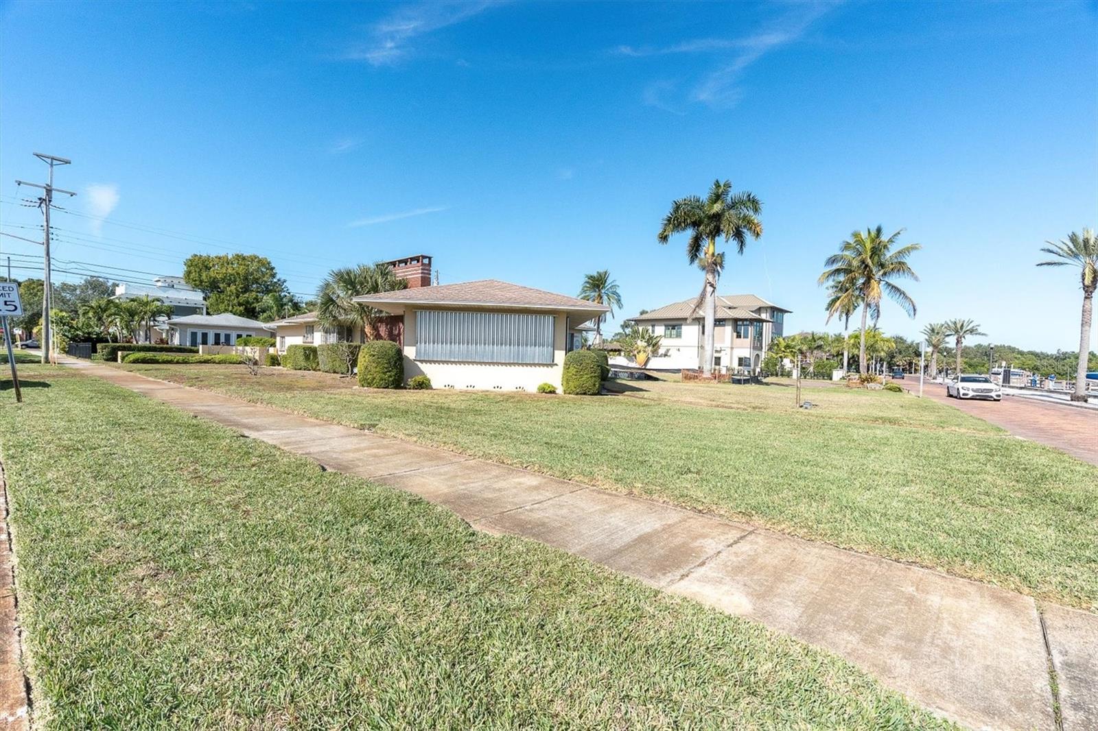 Listing photo id 11 for 2800 Coffee Pot Boulevard Ne