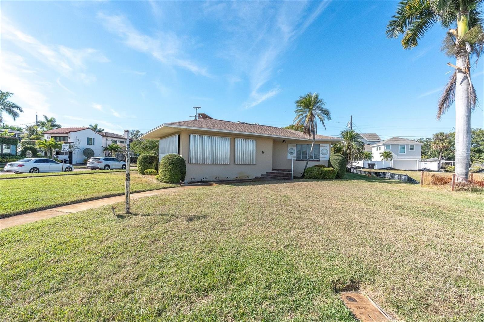 Listing photo id 12 for 2800 Coffee Pot Boulevard Ne