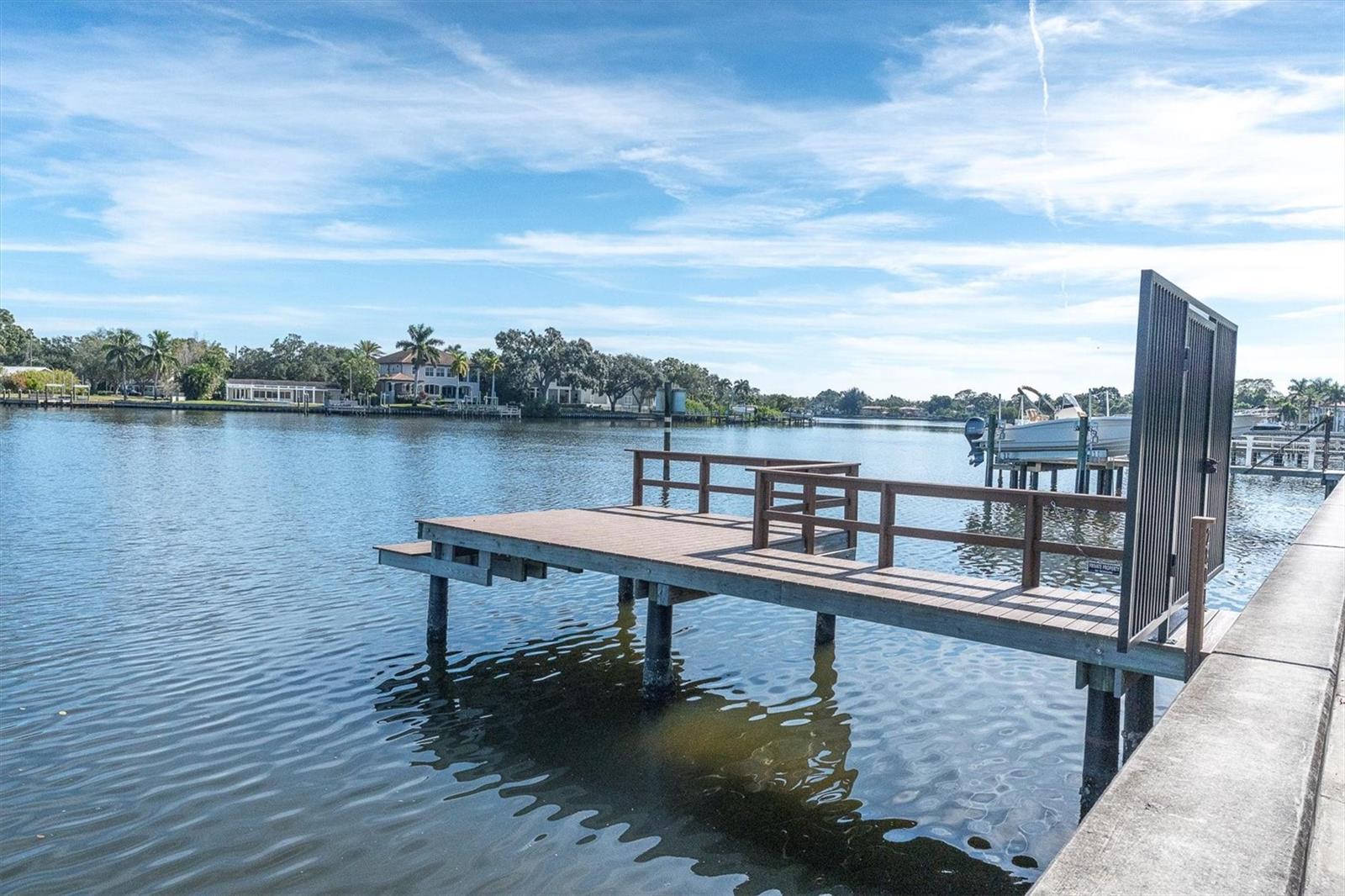 Listing photo id 13 for 2800 Coffee Pot Boulevard Ne