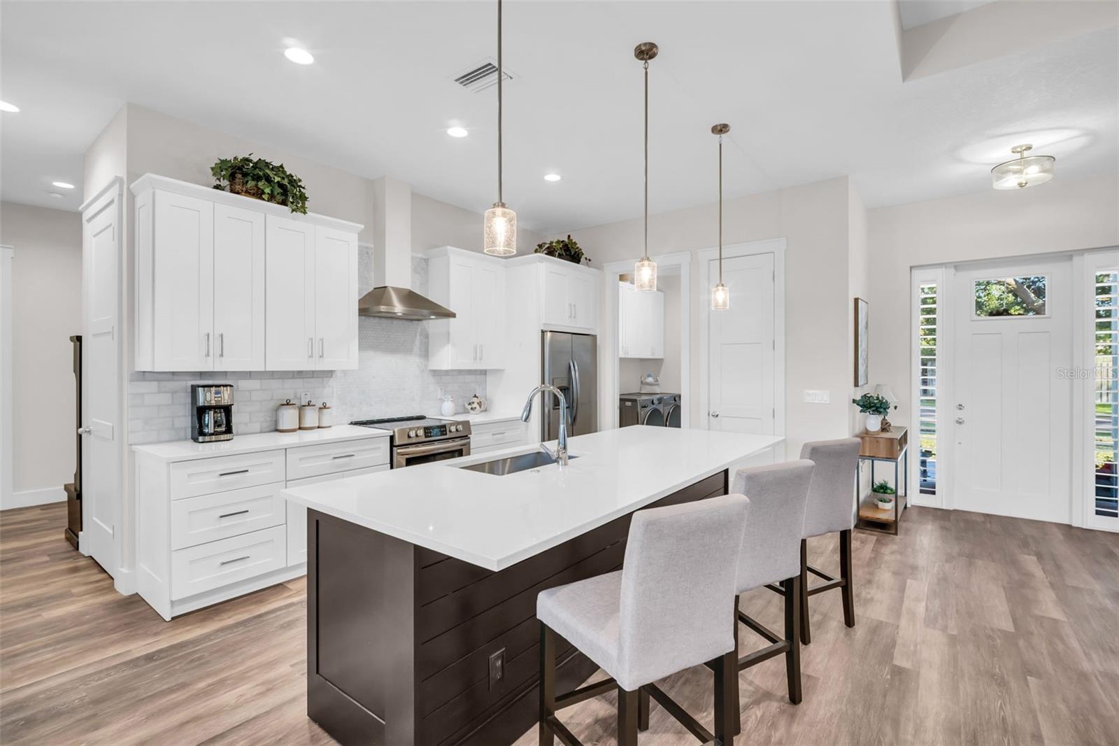 Image 10 of 75 For 9840 Bay Street