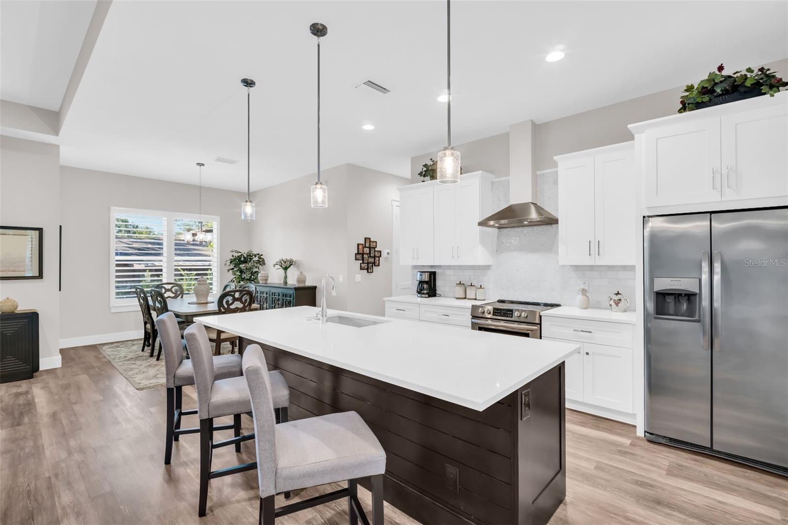 Image 11 of 75 For 9840 Bay Street