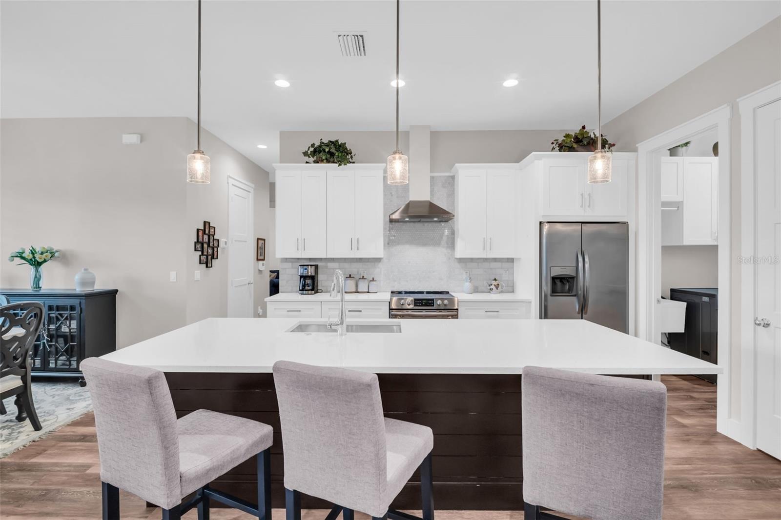 Image 13 of 75 For 9840 Bay Street