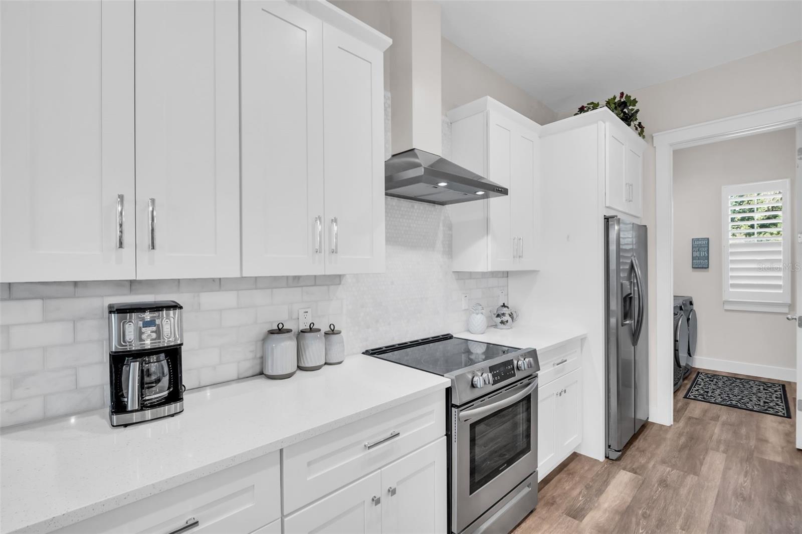 Image 15 of 75 For 9840 Bay Street