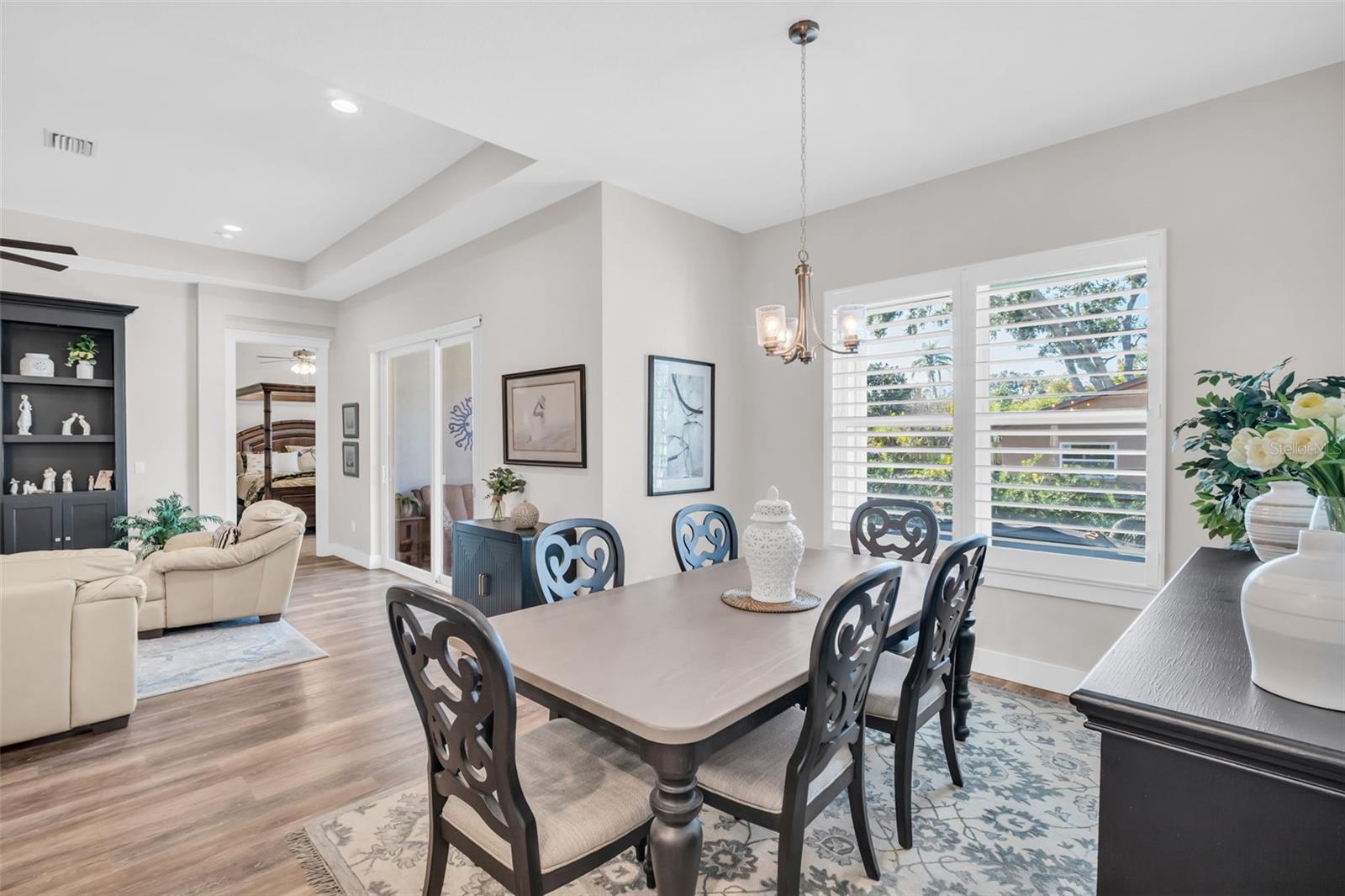 Image 19 of 75 For 9840 Bay Street