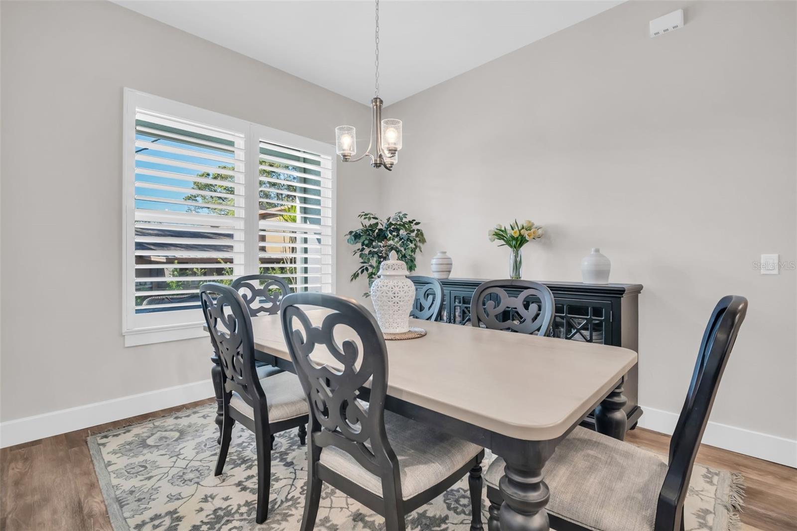 Image 20 of 75 For 9840 Bay Street