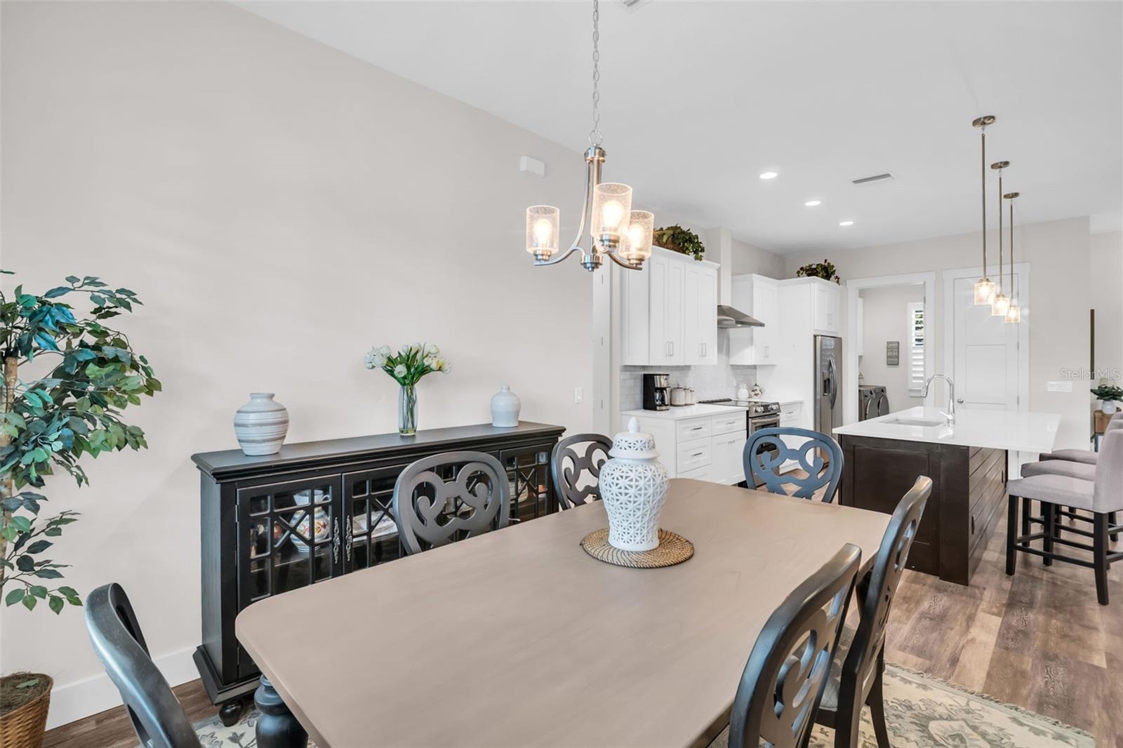 Image 21 of 75 For 9840 Bay Street