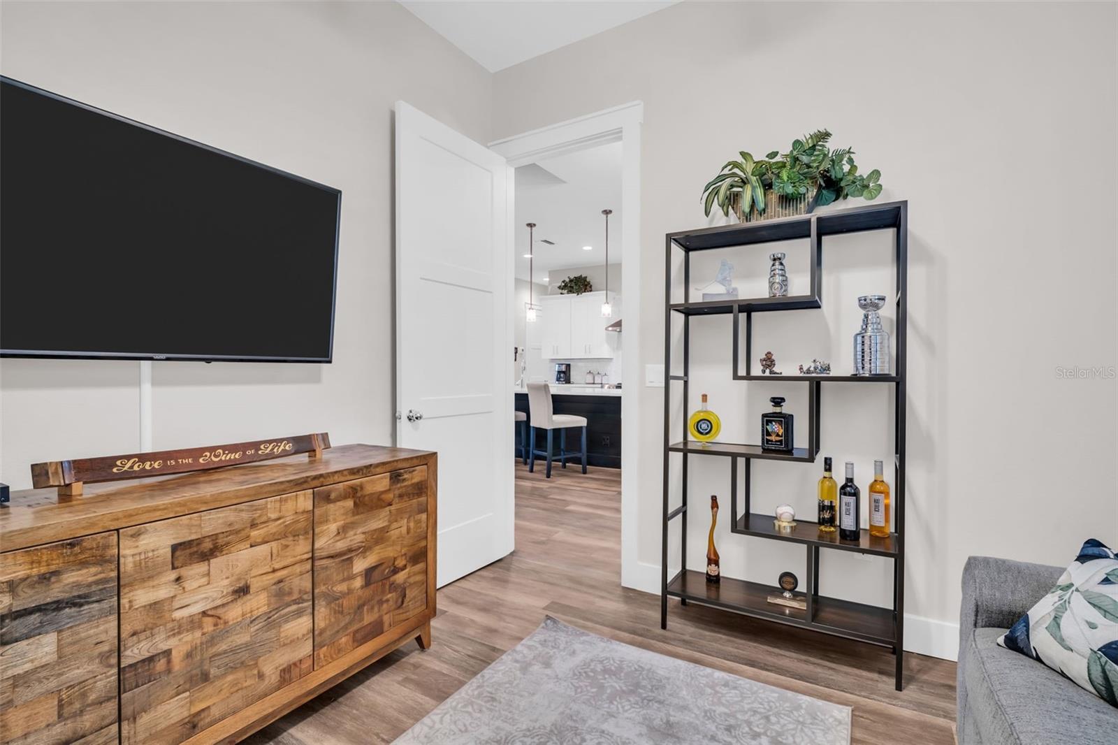 Image 24 of 75 For 9840 Bay Street