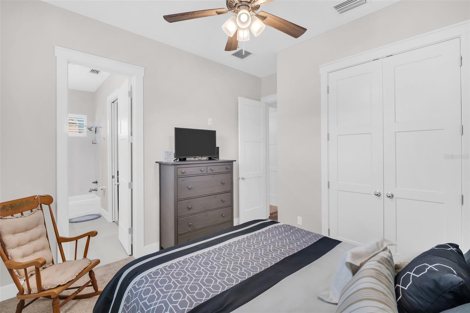 Image 33 of 75 For 9840 Bay Street