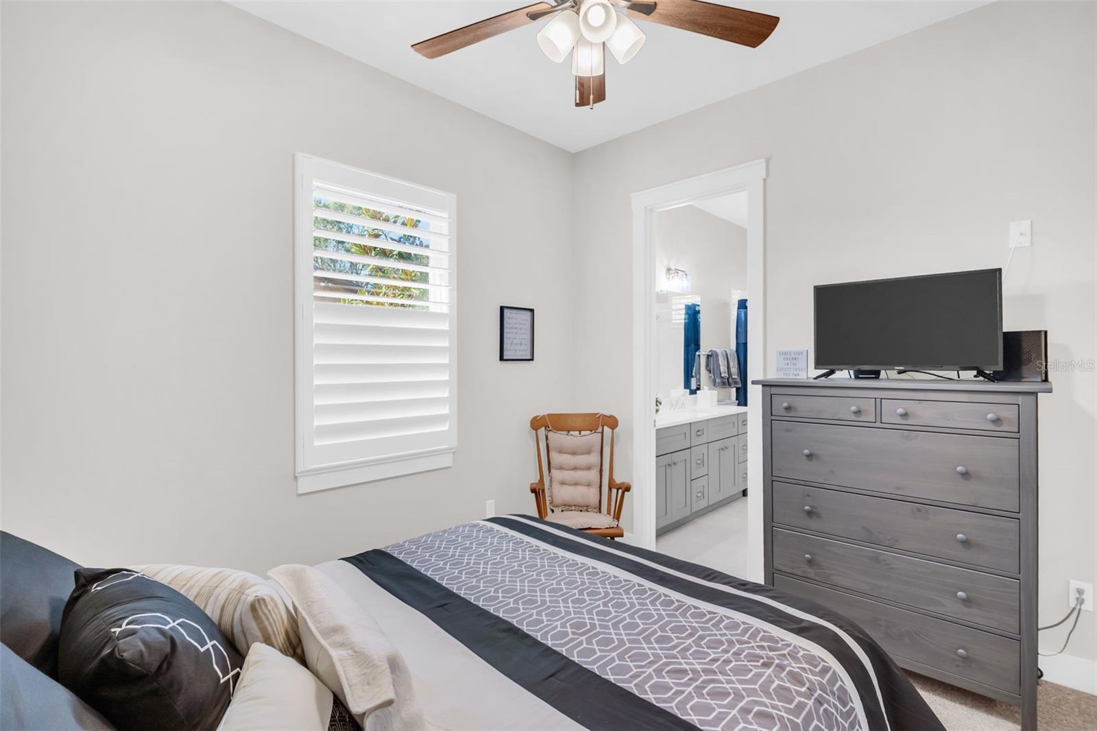 Image 34 of 75 For 9840 Bay Street