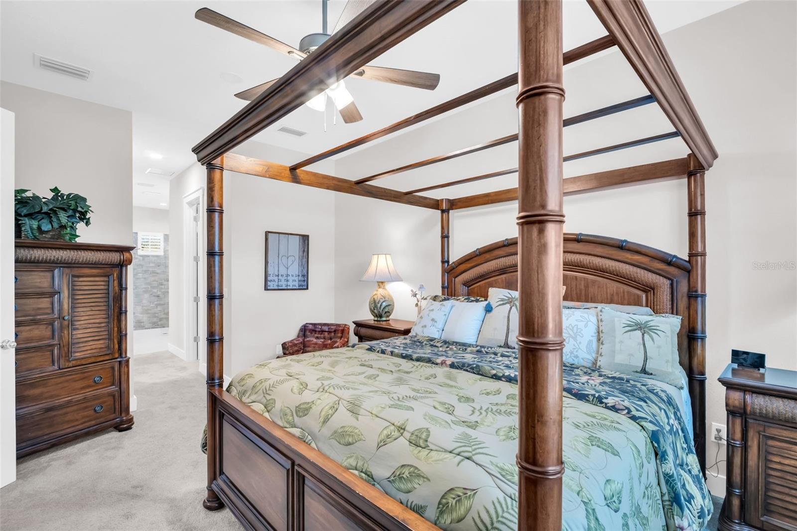 Image 41 of 75 For 9840 Bay Street