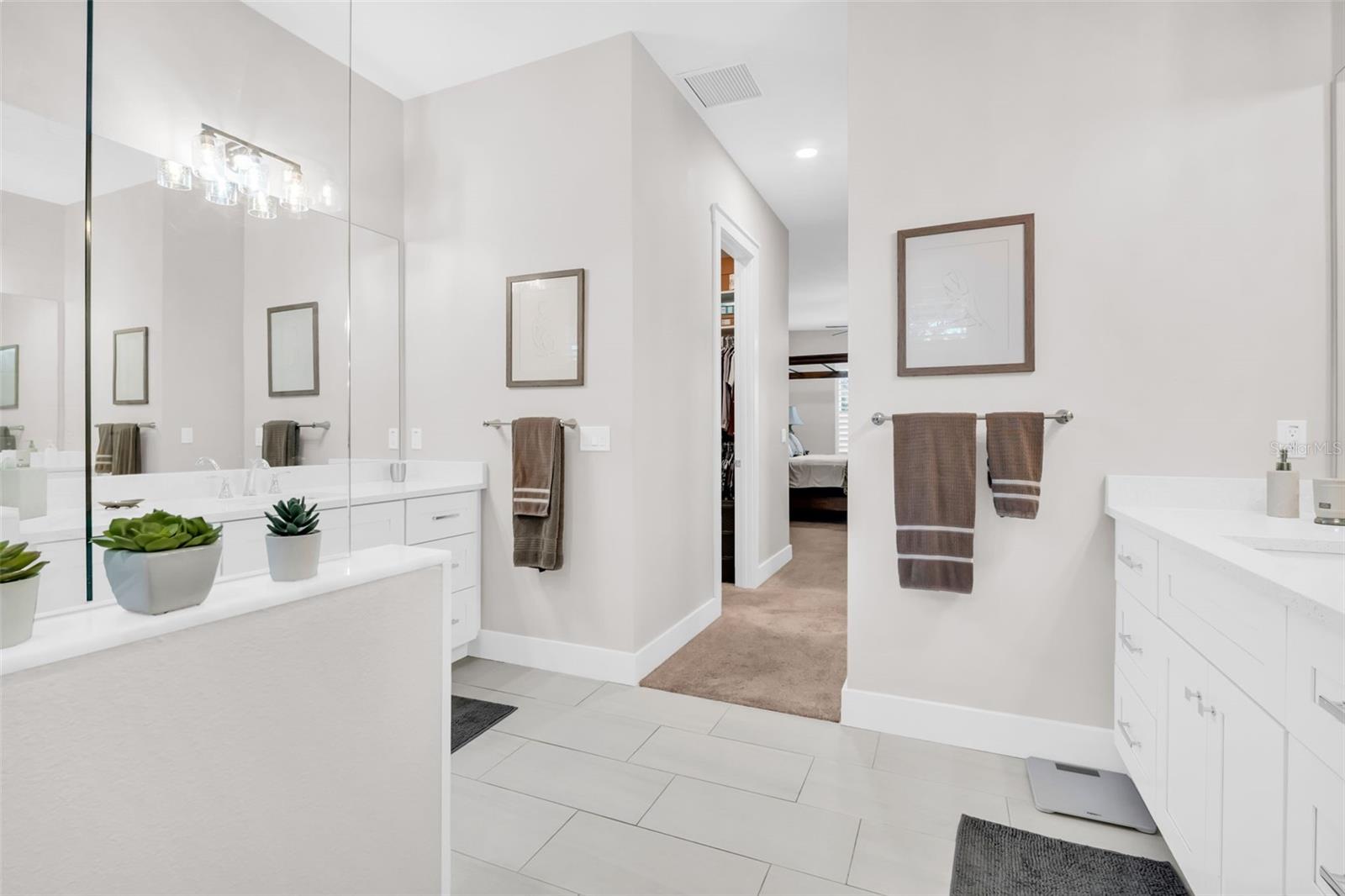 Image 44 of 75 For 9840 Bay Street