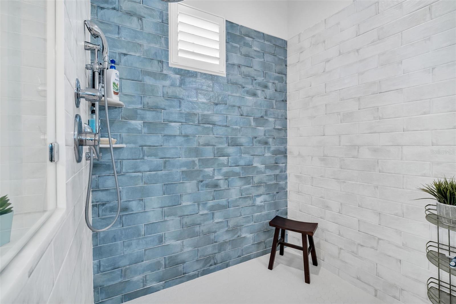 Image 47 of 75 For 9840 Bay Street