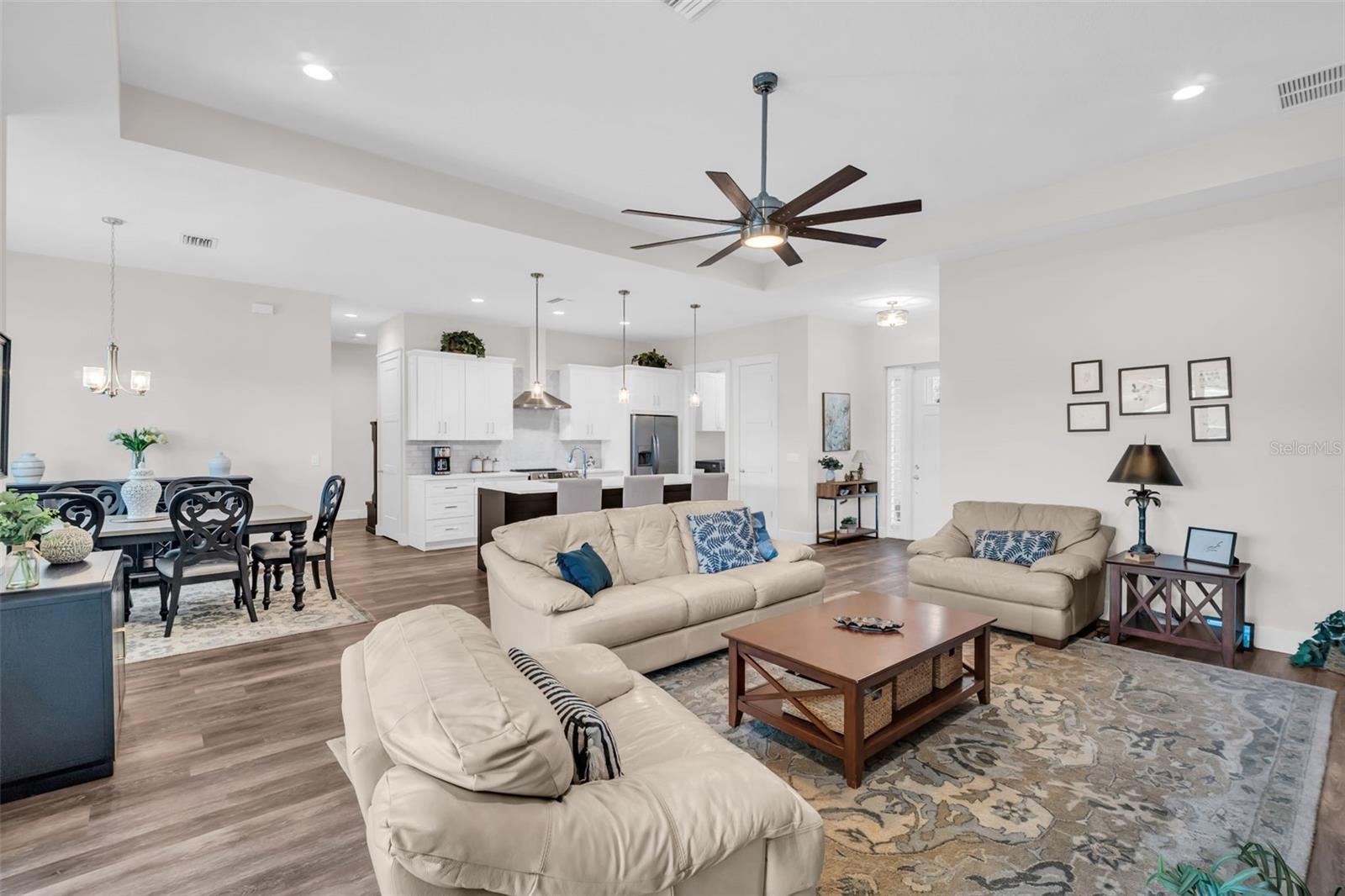 Image 5 of 75 For 9840 Bay Street