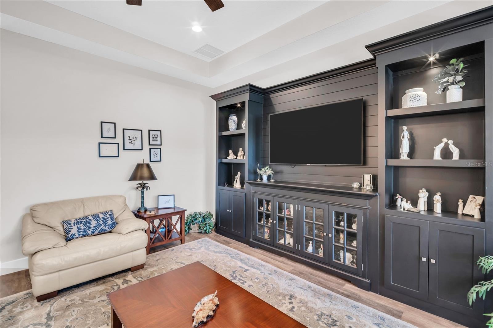 Image 7 of 75 For 9840 Bay Street