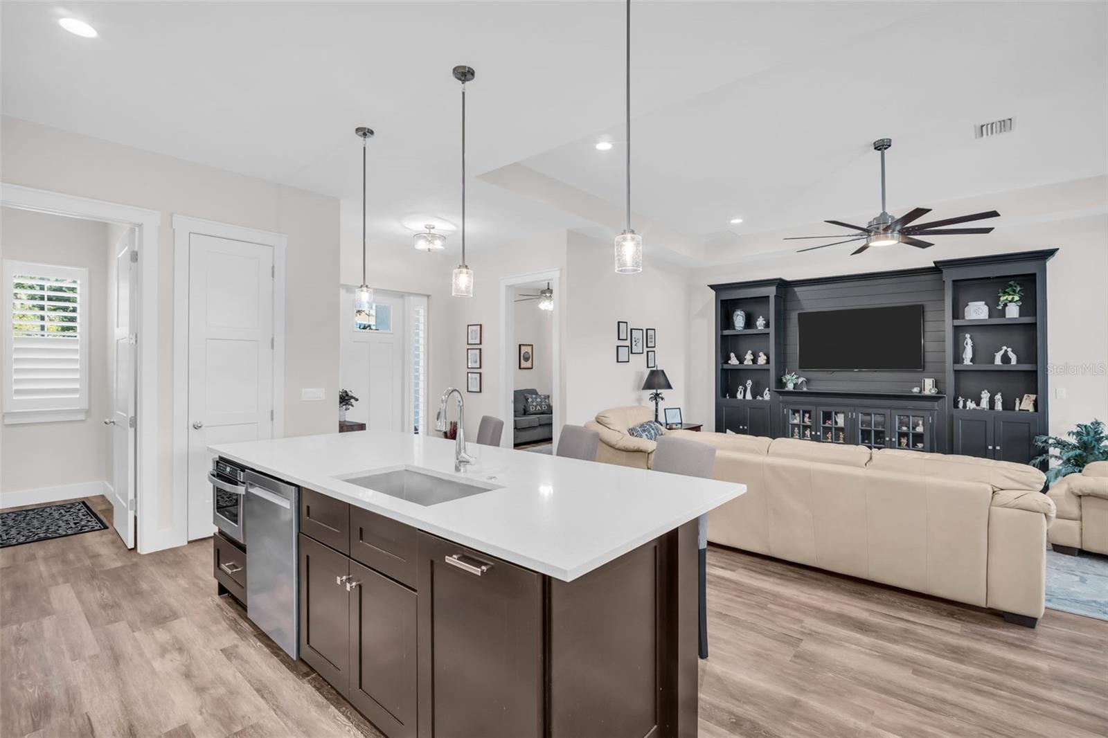 Image 9 of 75 For 9840 Bay Street