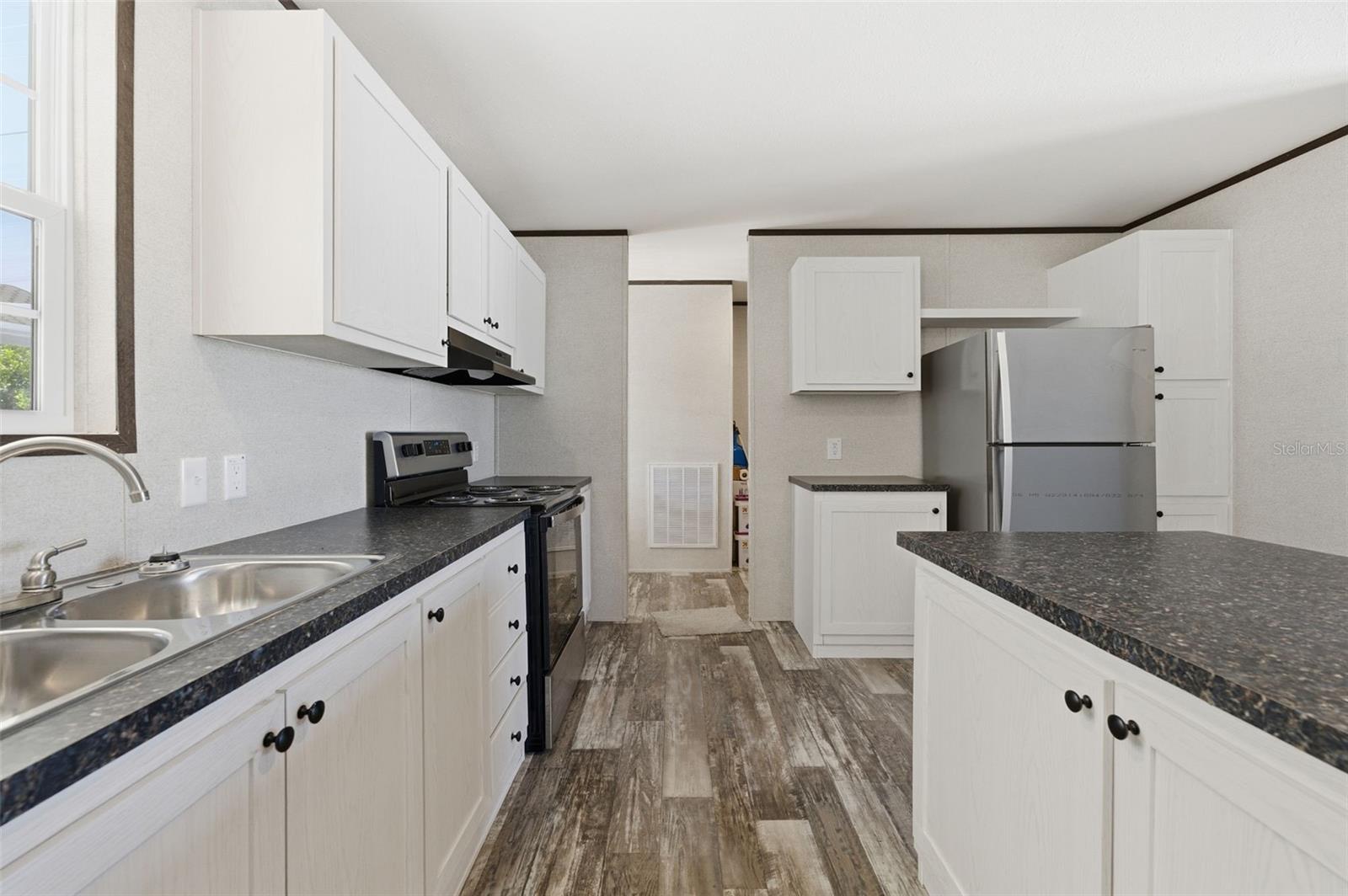 Image 17 of 54 For 8551 Electra Avenue