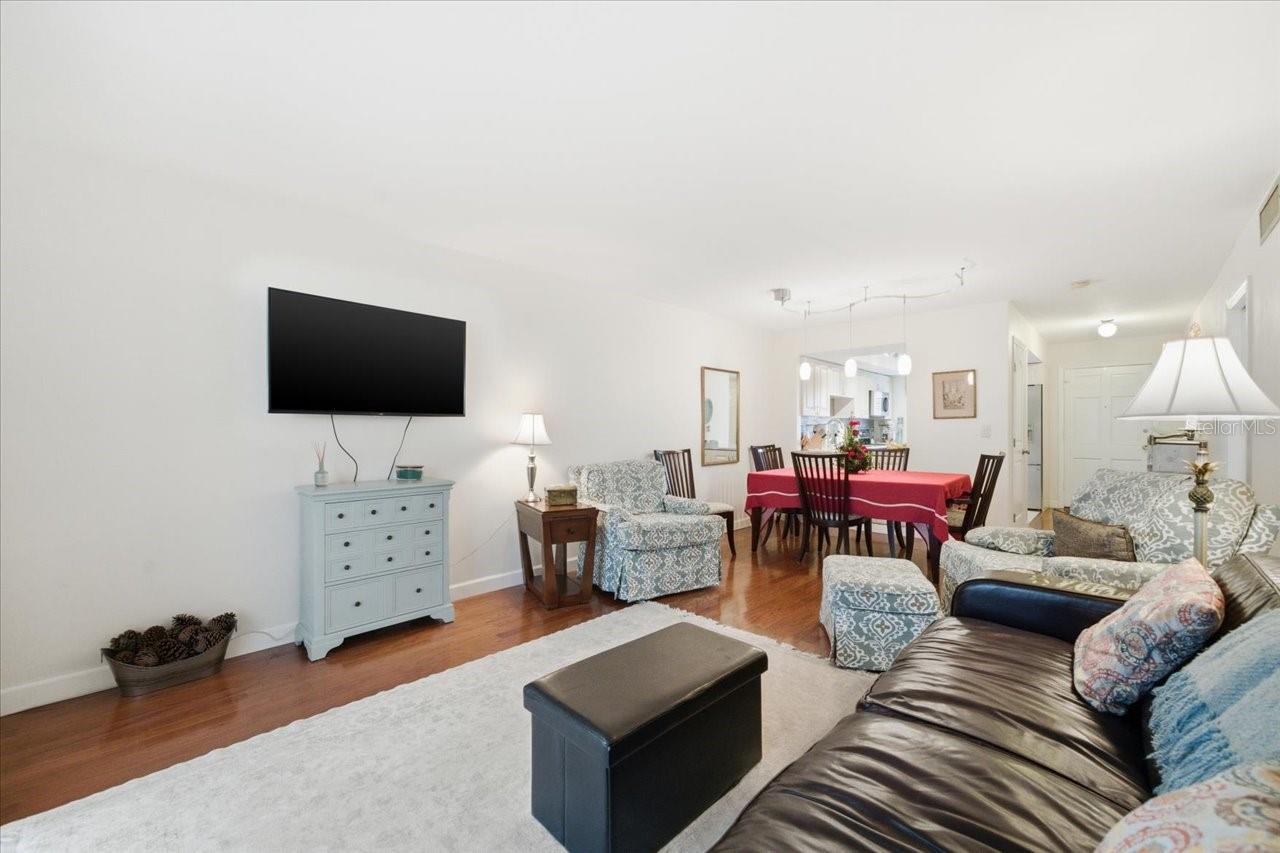 Image 17 of 40 For 400 Glennes Lane 103