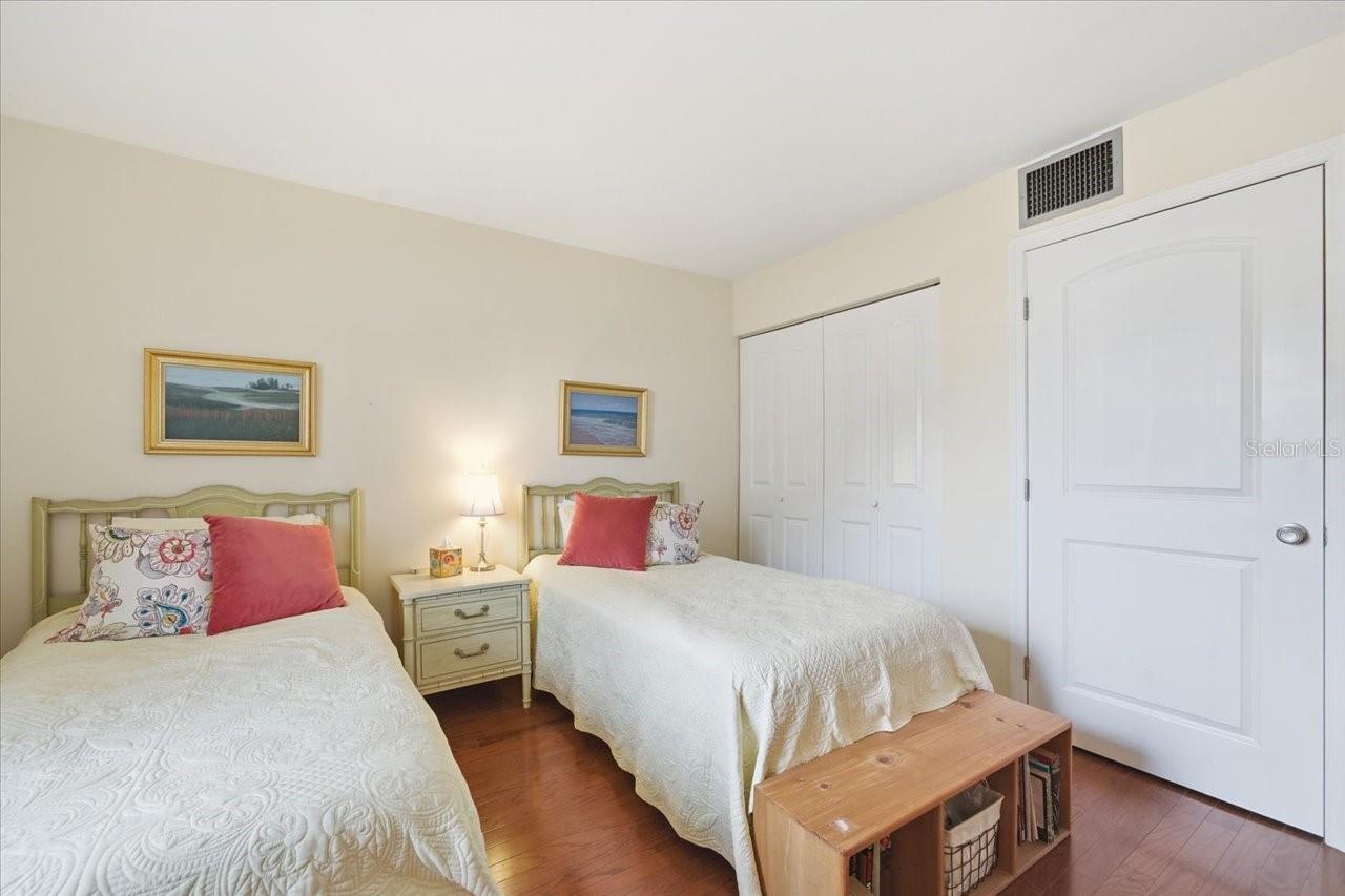 Image 26 of 40 For 400 Glennes Lane 103