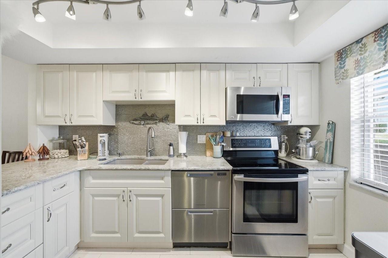 Image 6 of 40 For 400 Glennes Lane 103