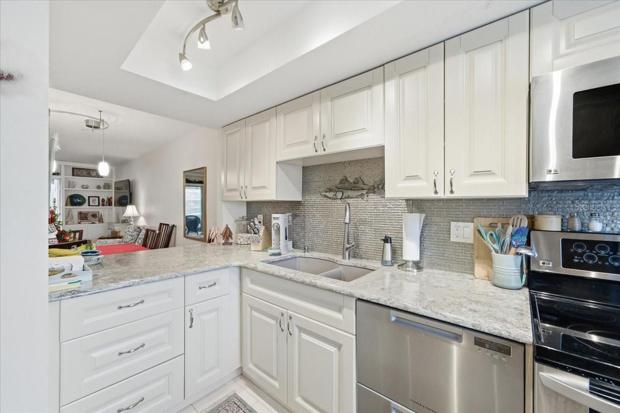 Image 8 of 40 For 400 Glennes Lane 103