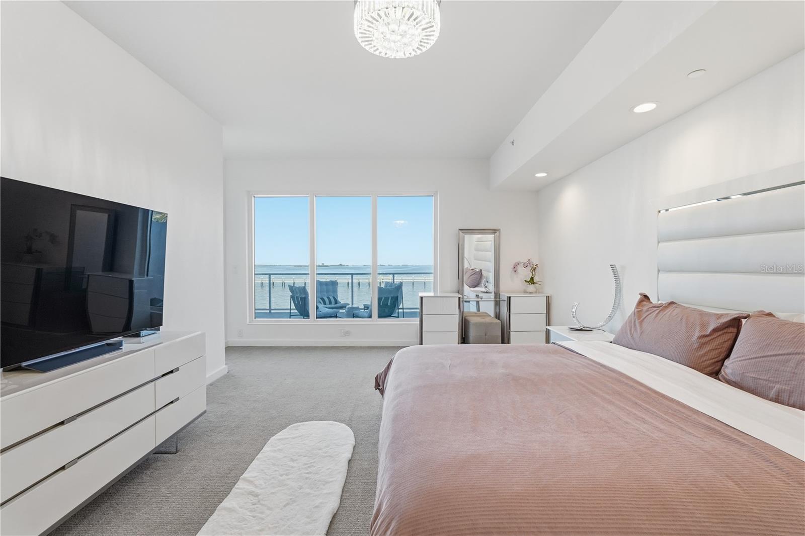 Image 16 of 39 For 920 Osceola Avenue 210