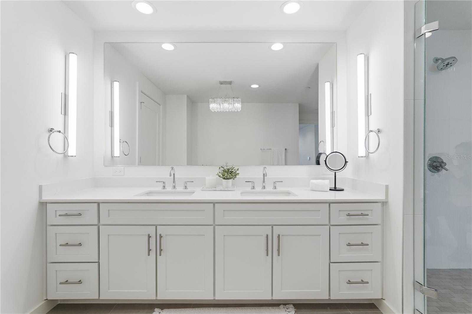 Image 20 of 39 For 920 Osceola Avenue 210