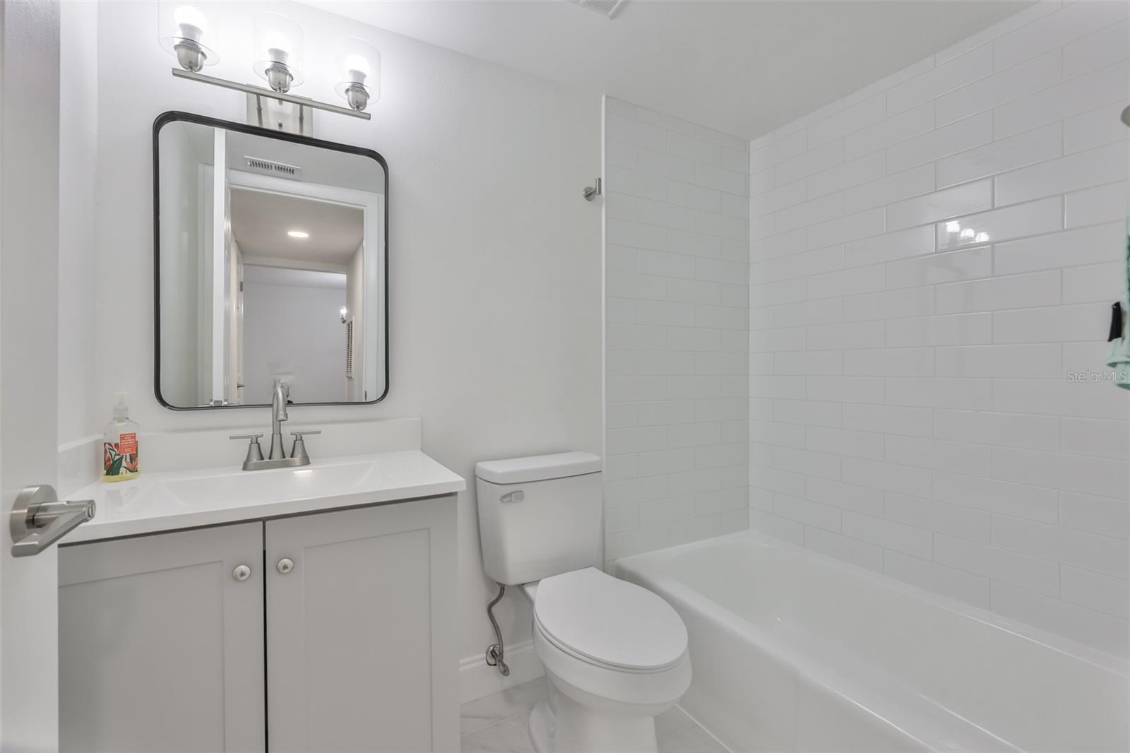 Image 26 of 28 For 3656 Lake Bayshore Drive 319