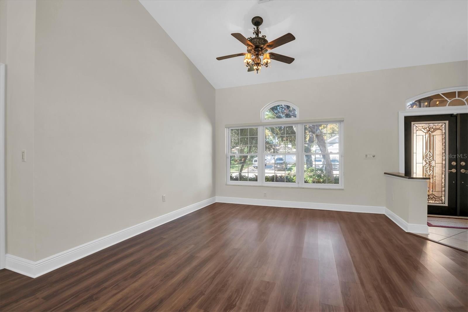 Image 9 of 48 For 4589 Glenbrook Circle