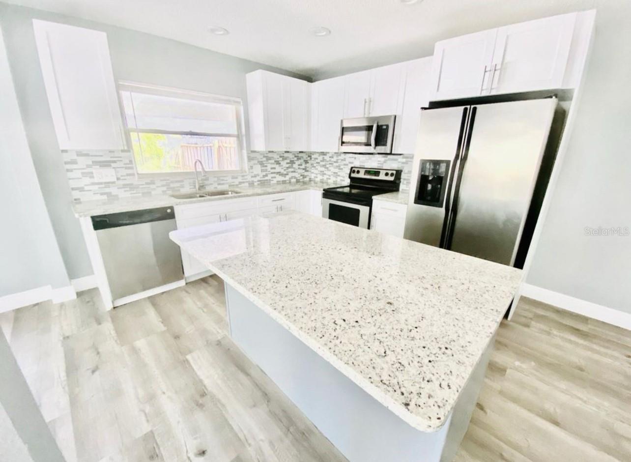 Image 2 of 7 For 2073 Loma Linda Way N