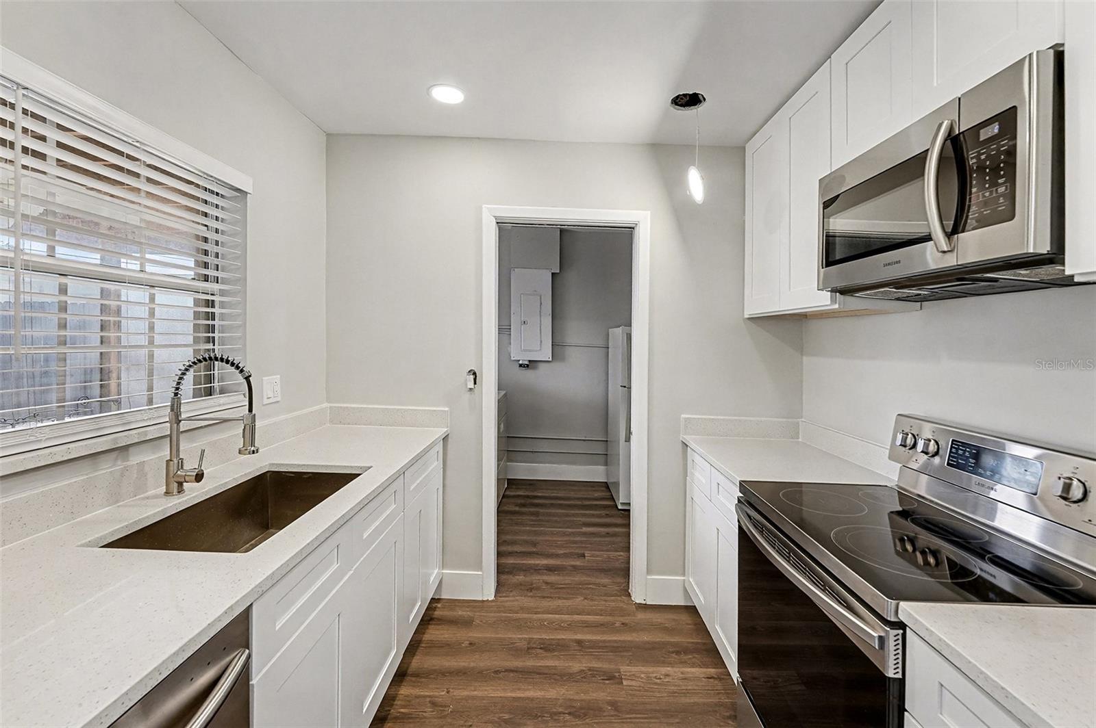 Image 6 of 21 For 2169 Dell Avenue