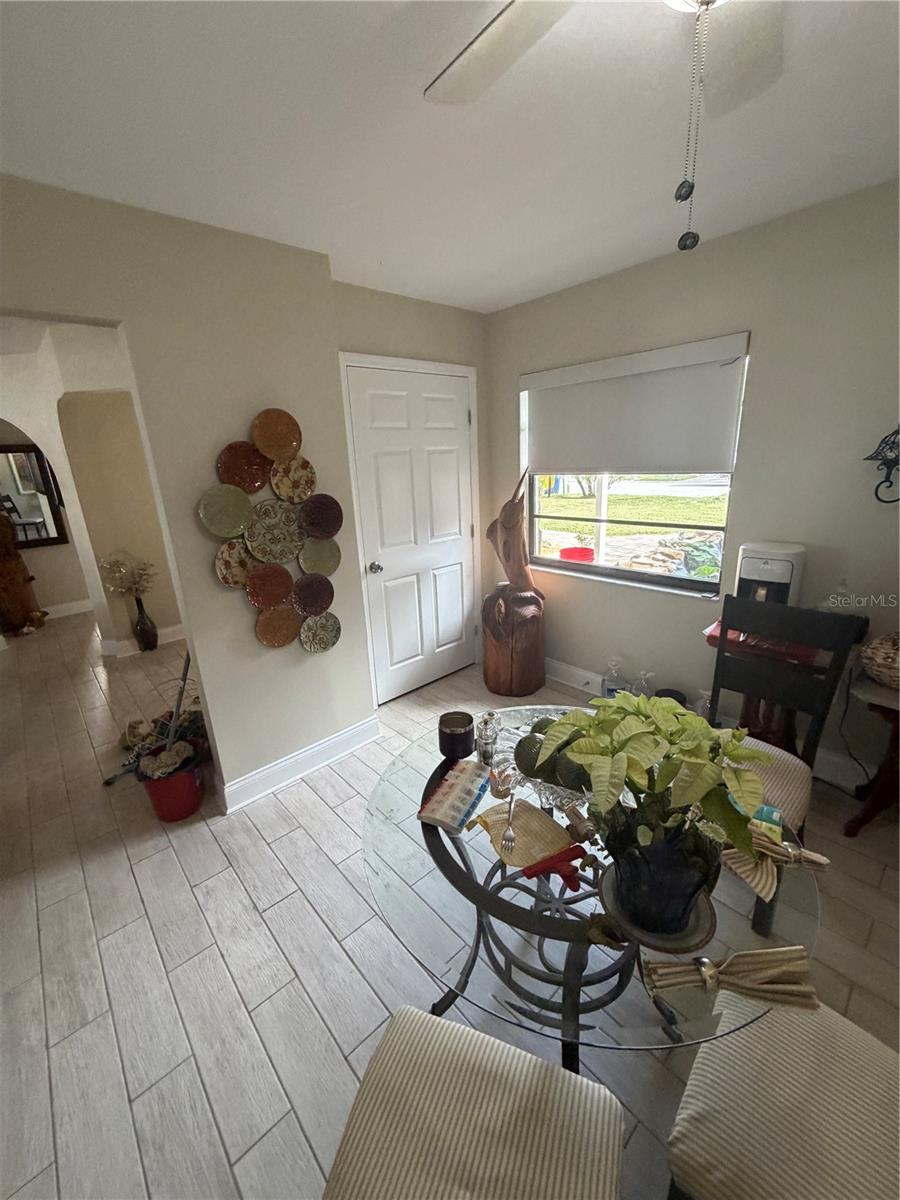 Listing photo id 13 for 9903 San Sebastian Way