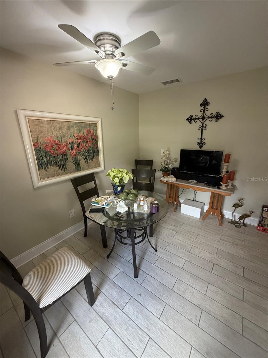 Listing photo id 14 for 9903 San Sebastian Way