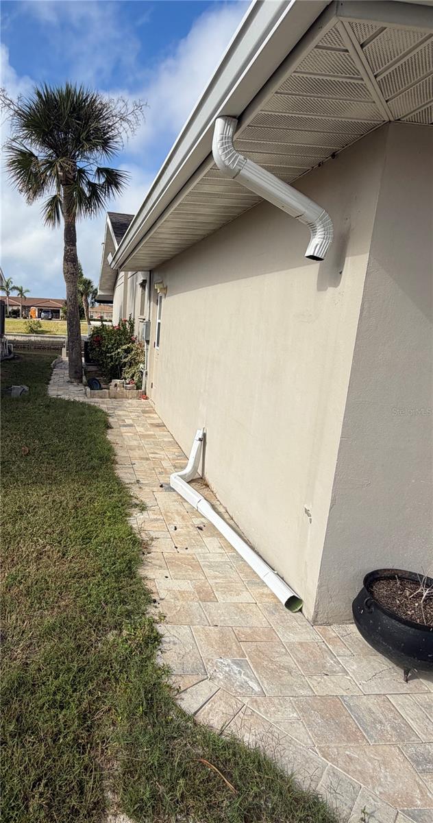 Listing photo id 27 for 9903 San Sebastian Way