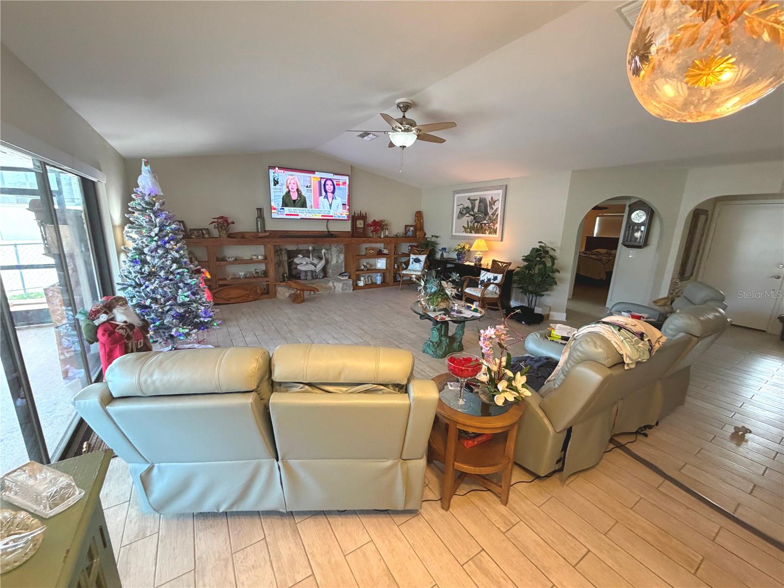Listing photo id 1 for 9903 San Sebastian Way