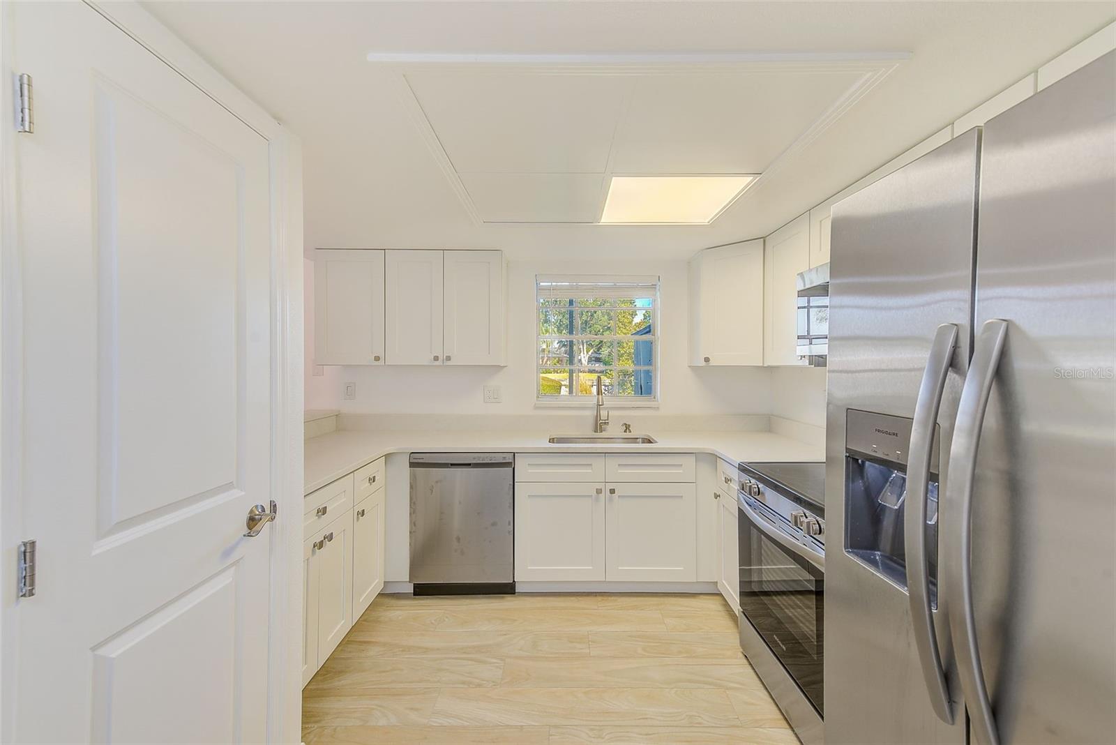 Image 10 of 38 For 8801 Bay Pointe Drive 102