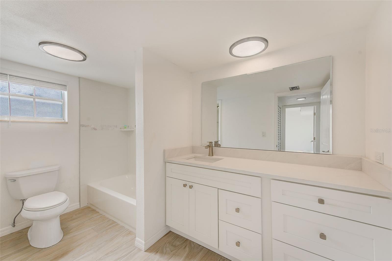 Image 14 of 38 For 8801 Bay Pointe Drive 102