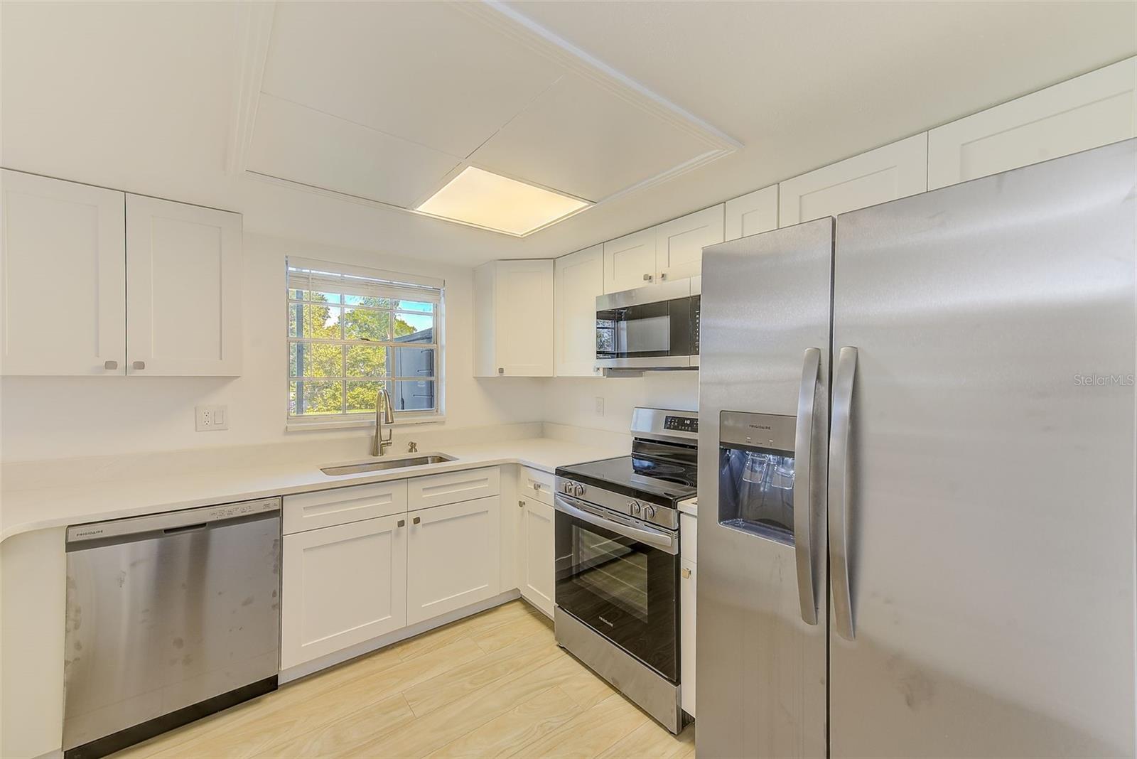 Image 8 of 38 For 8801 Bay Pointe Drive 102