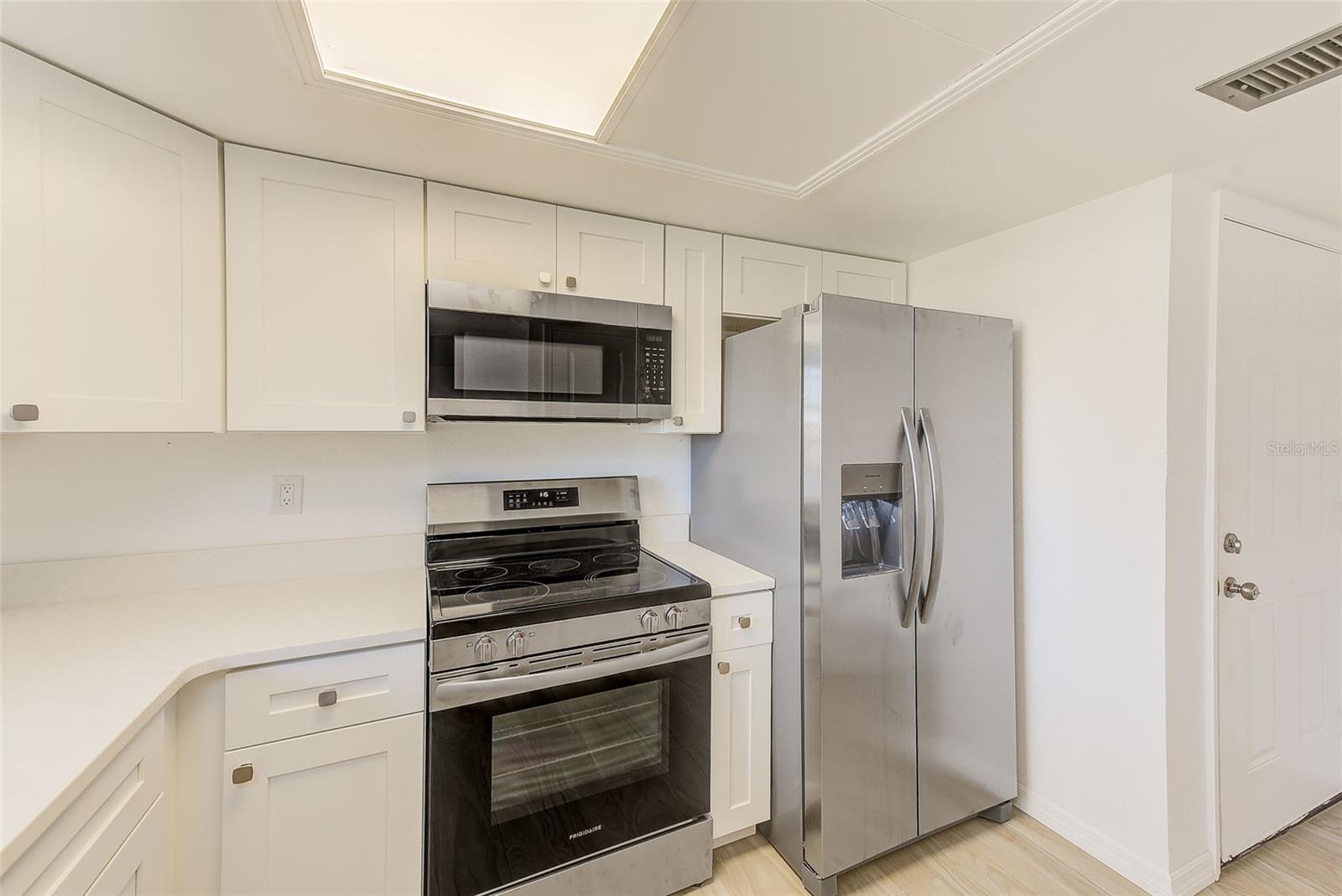 Image 9 of 38 For 8801 Bay Pointe Drive 102