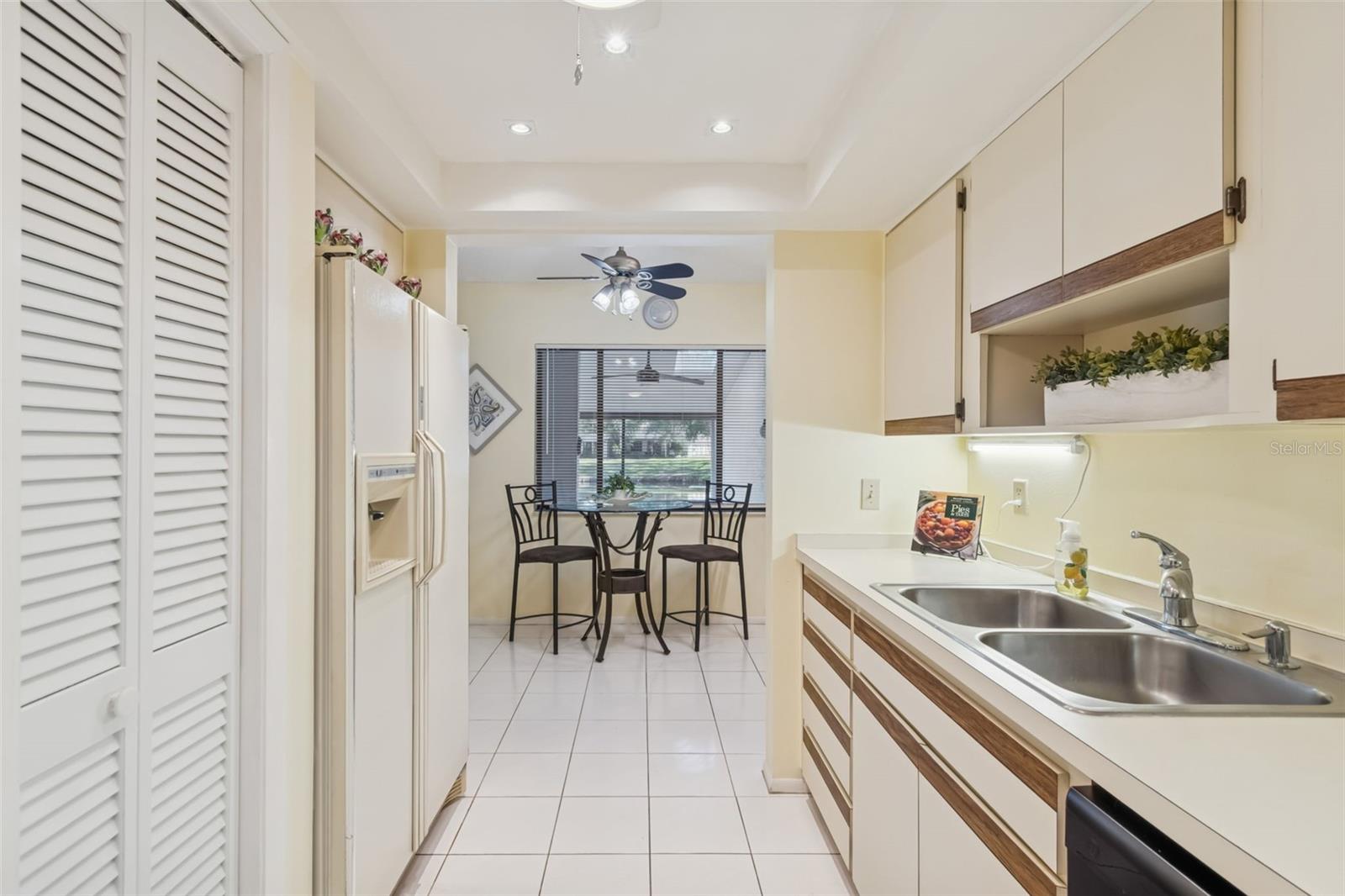 Image 16 of 59 For 486 Lakeview Drive 54