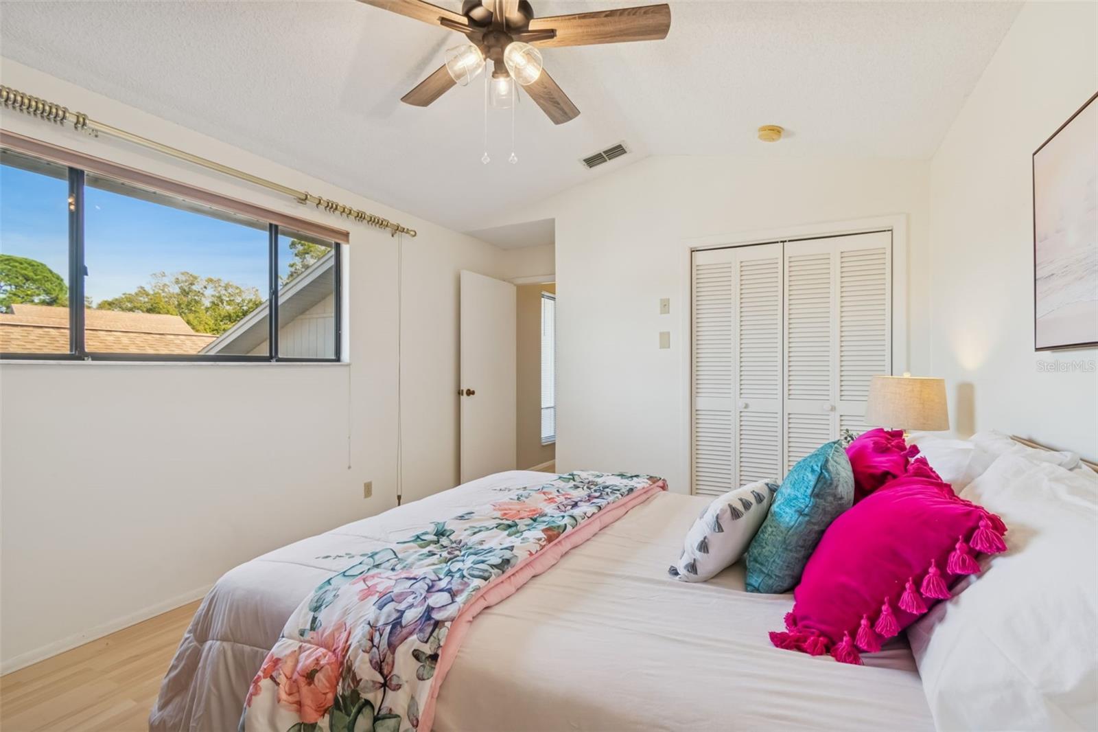 Image 26 of 59 For 486 Lakeview Drive 54