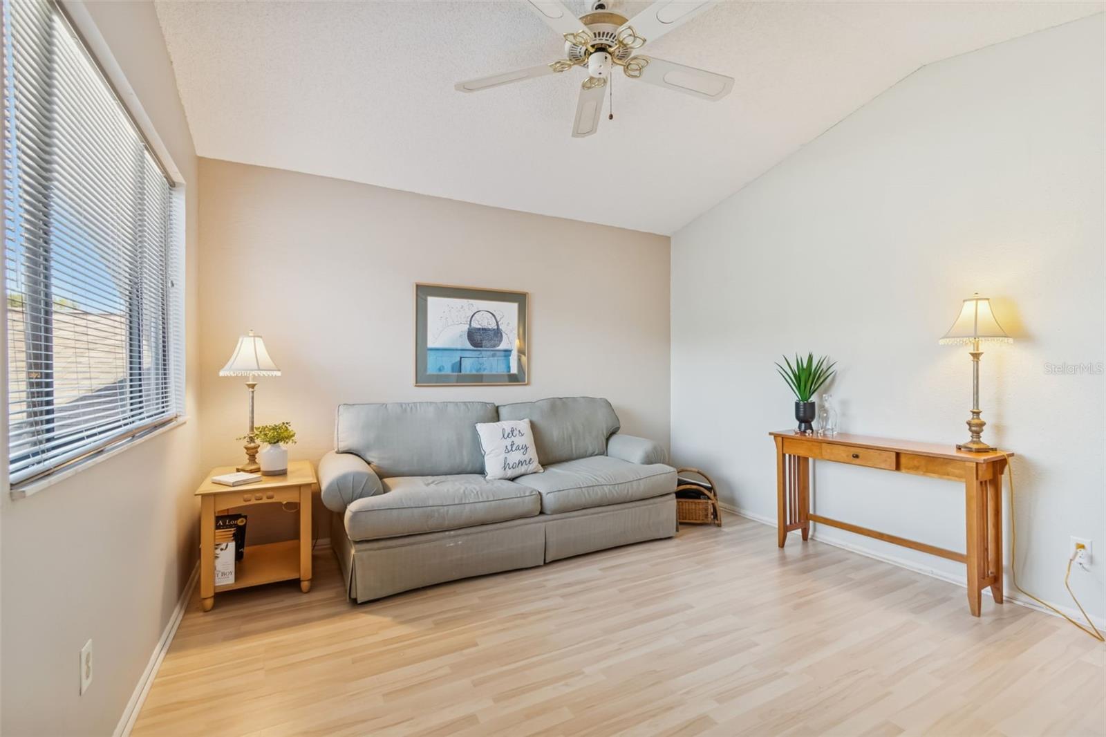 Image 27 of 59 For 486 Lakeview Drive 54