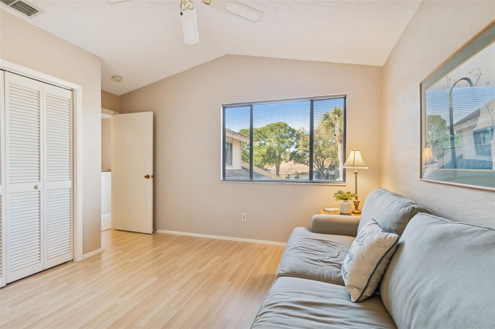 Image 30 of 59 For 486 Lakeview Drive 54