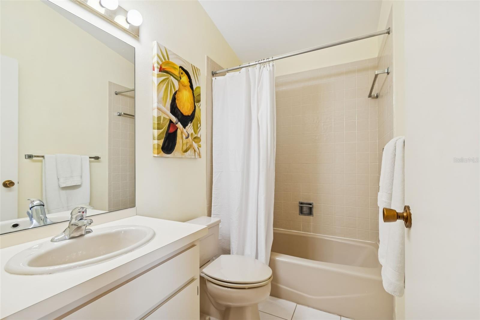 Image 31 of 59 For 486 Lakeview Drive 54