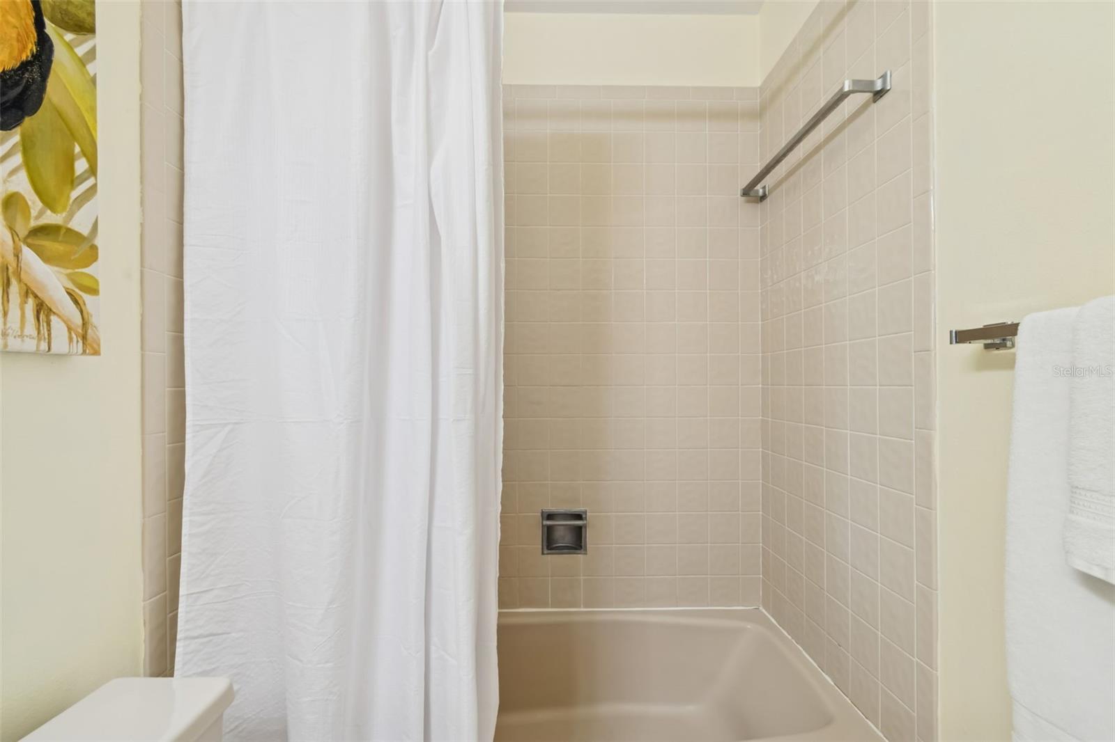 Image 32 of 59 For 486 Lakeview Drive 54