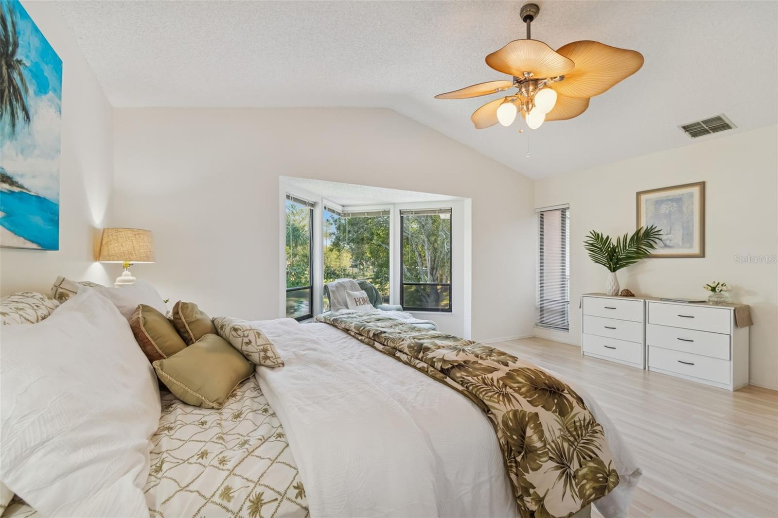 Image 37 of 59 For 486 Lakeview Drive 54