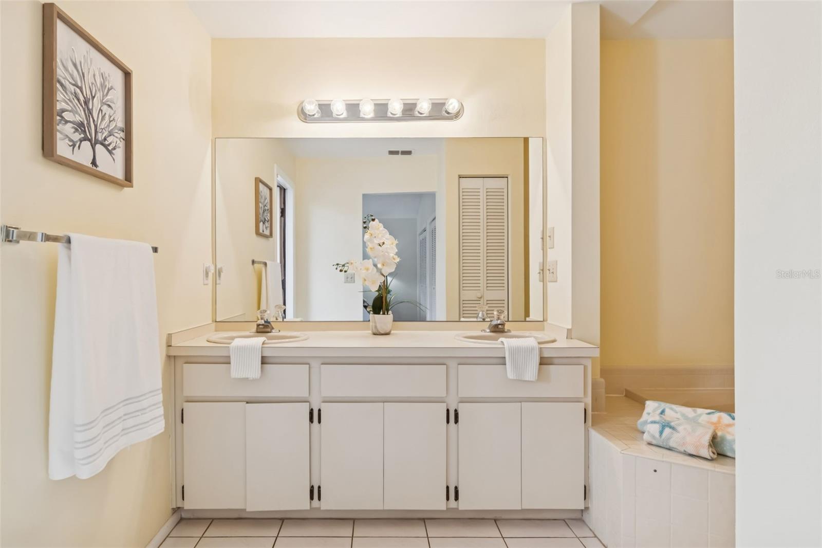 Image 39 of 59 For 486 Lakeview Drive 54