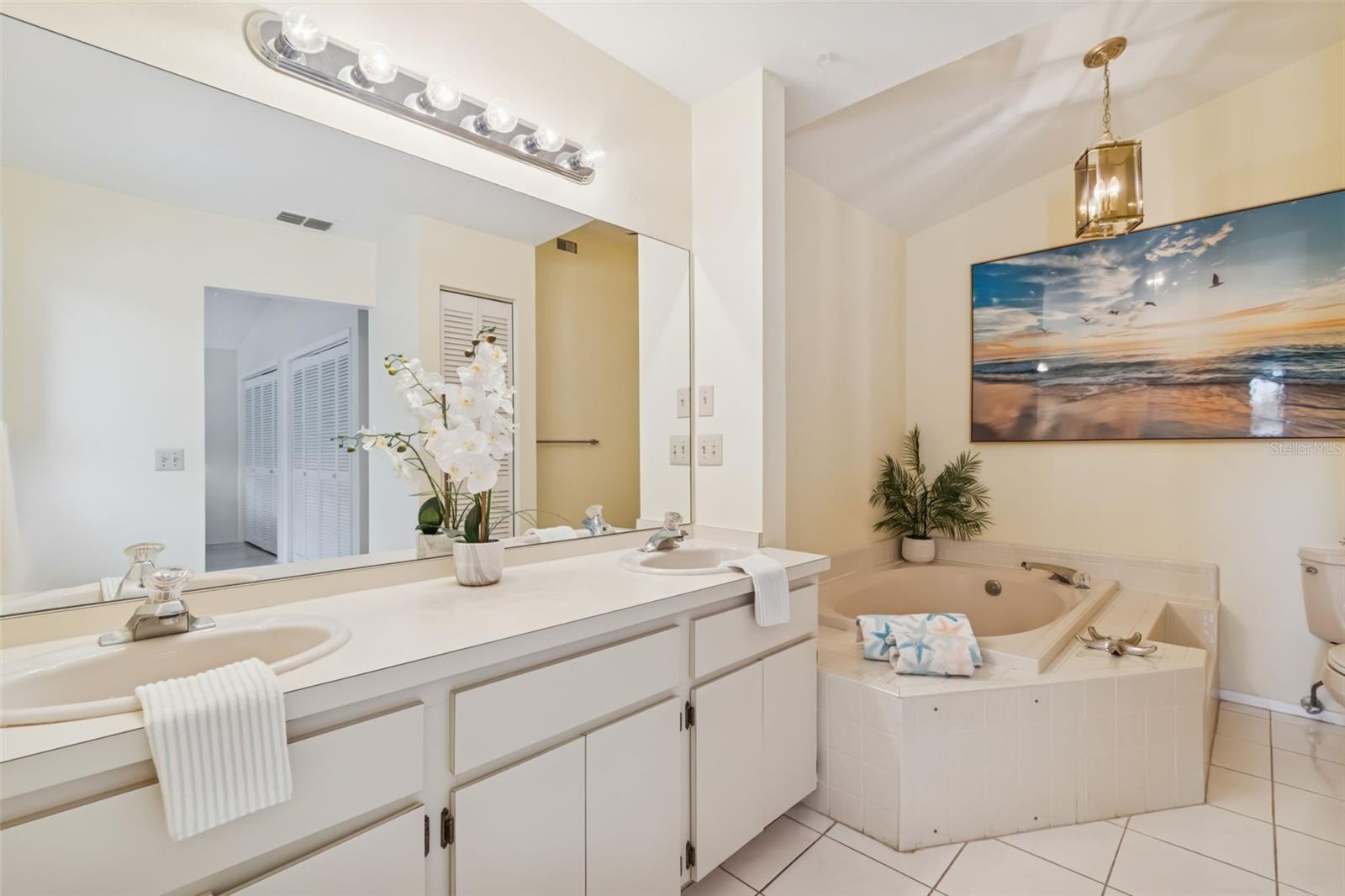 Image 40 of 59 For 486 Lakeview Drive 54