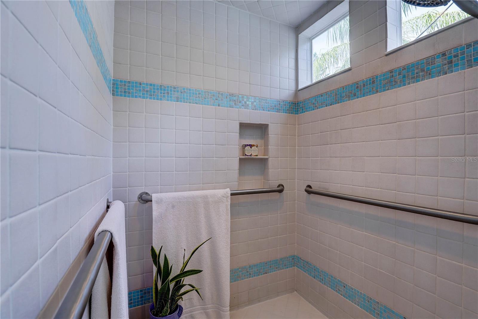 Image 14 of 49 For 4742 13th Avenue N