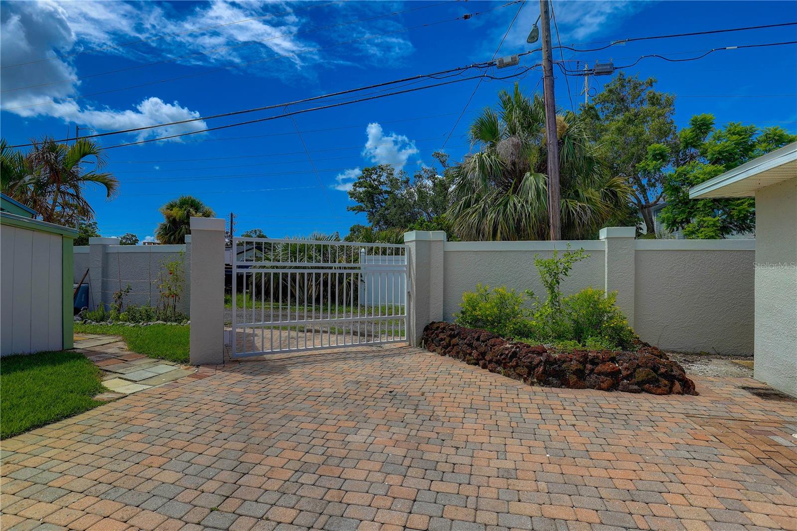 Image 38 of 49 For 4742 13th Avenue N