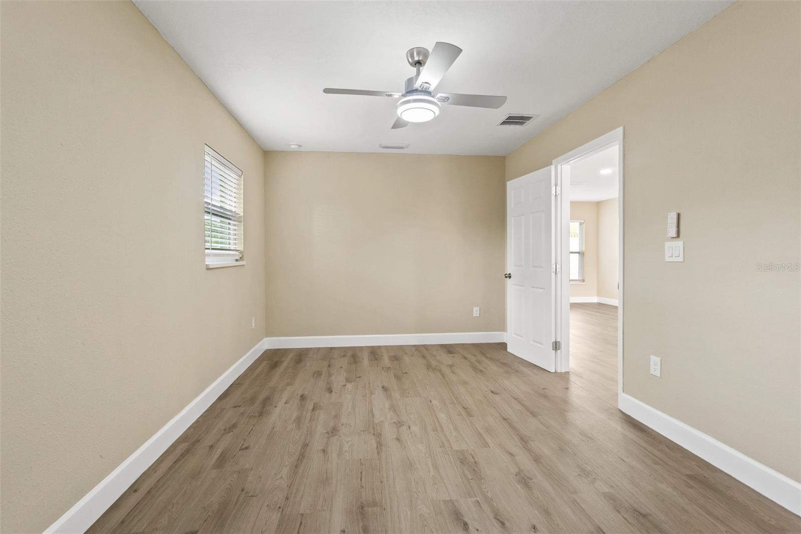 Listing photo id 9 for 2708 Nassau Street